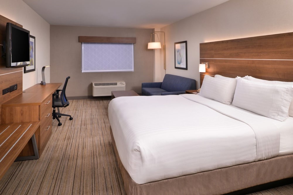 Standard Room, 1 King Bed with Sofa bed (Extra Floor Space) - Photo 5