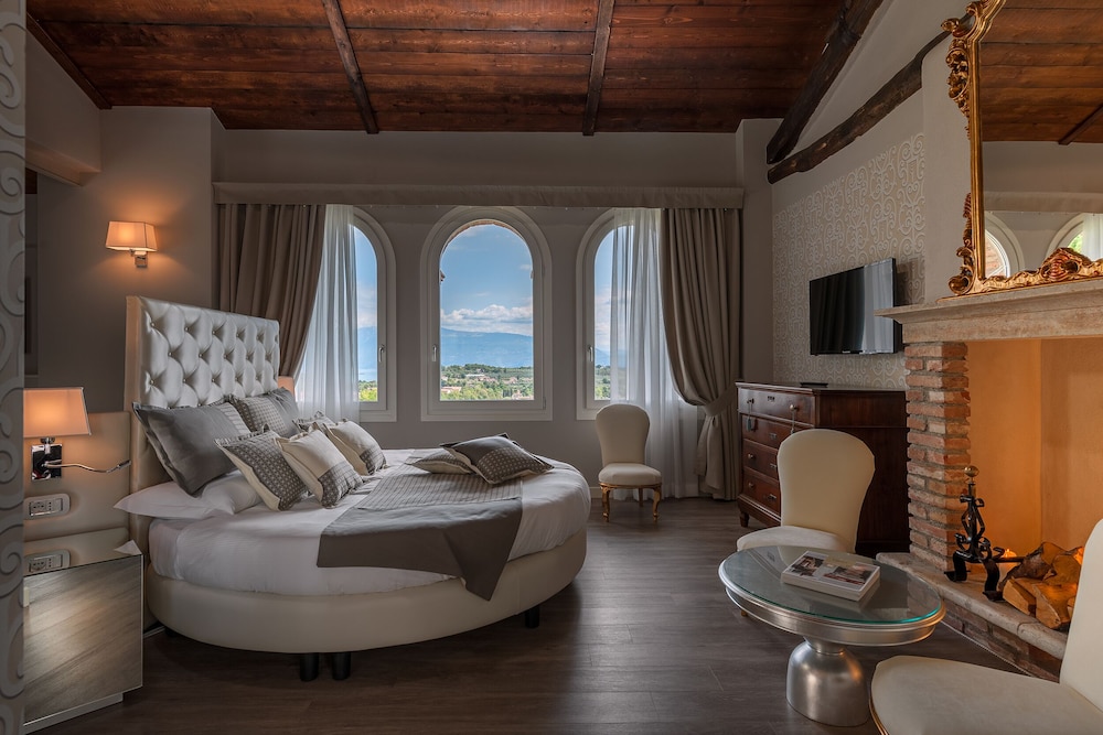 Romantic Studio Suite