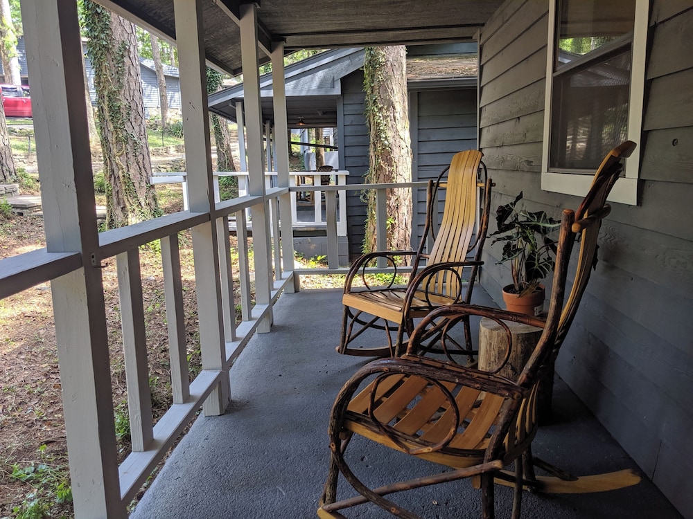 Adventure Cabin + Hot Tub at Loblolly Pines photo 3