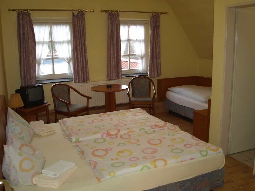 Standard Triple Room - Photo 1
