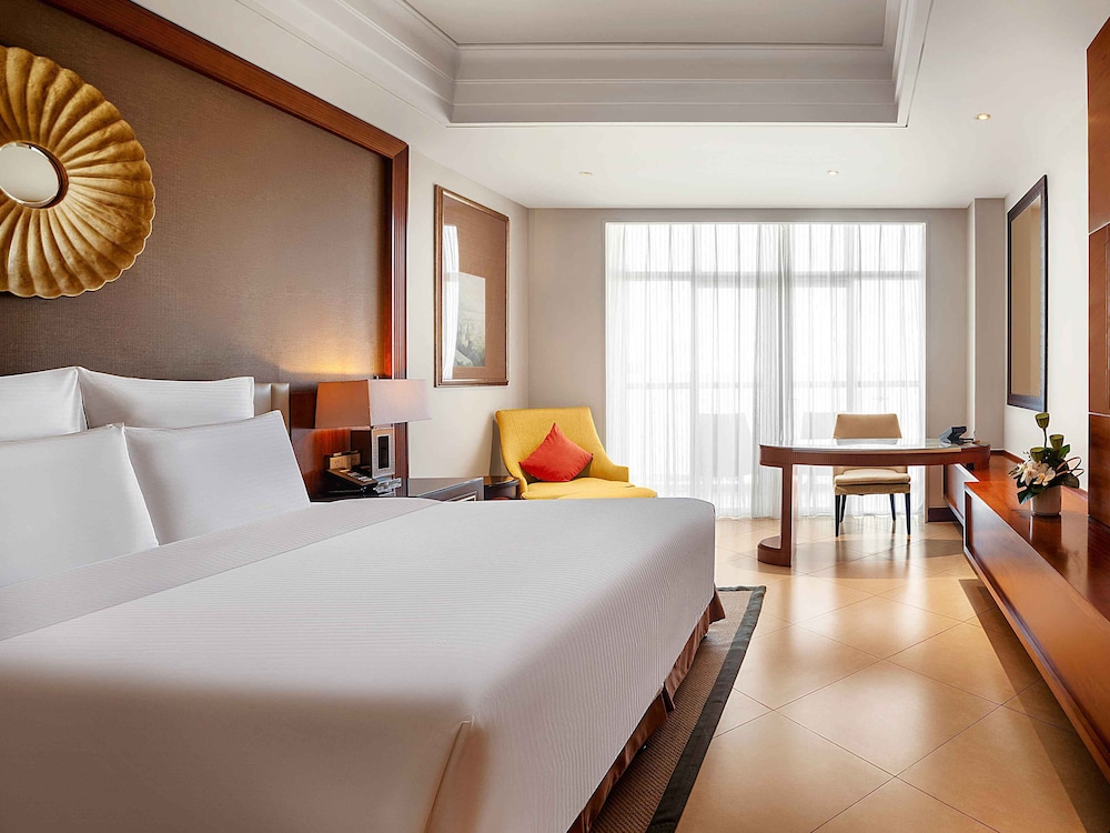 Deluxe Room, 1 King Bed, Balcony, River View - Photo 1