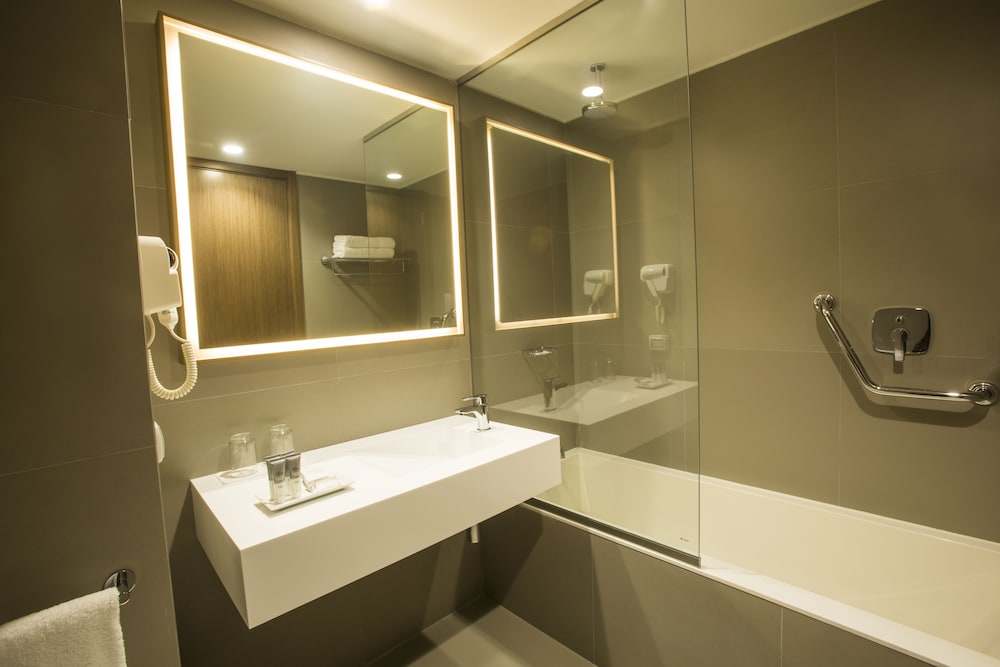 Classic Room, 3 Twin Beds, City View - Photo 6
