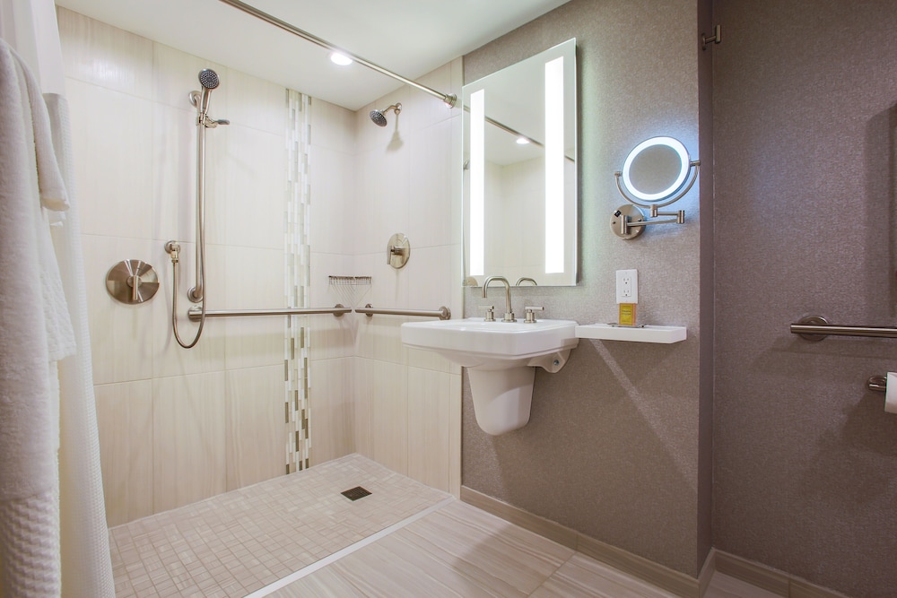 Room, Accessible, Non Smoking - Photo 3