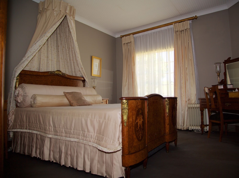 Suite (Tau)