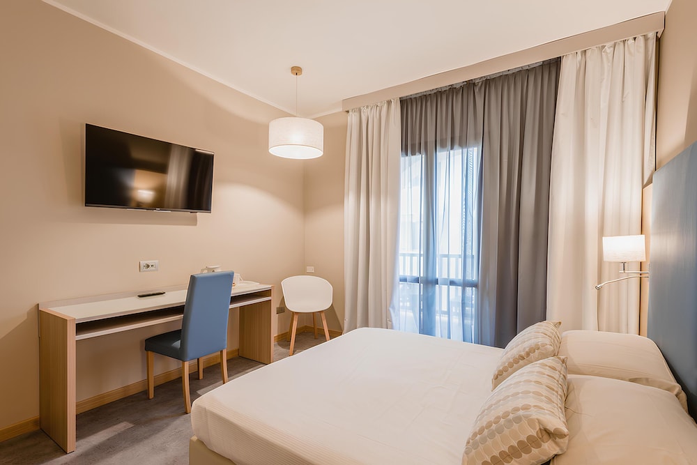 Double or Twin Room, 1 Bedroom - Photo 3