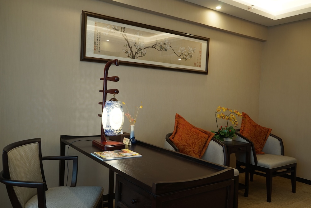 Business Suite - Photo 3