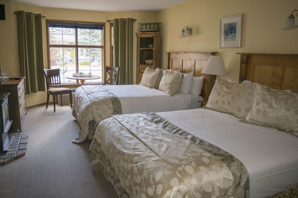Deluxe Suite, 2 Queen Beds, Fireplace photo 1
