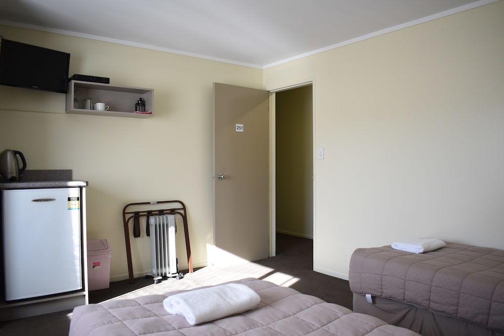 Basic Twin Room photo 3