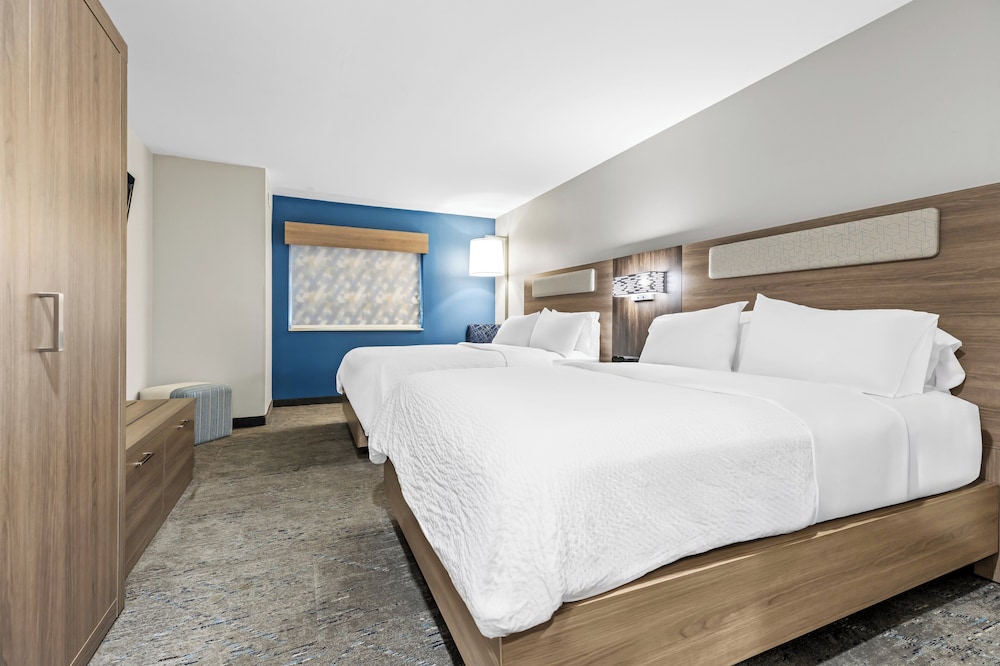 Suite, 2 Queen Beds photo 1