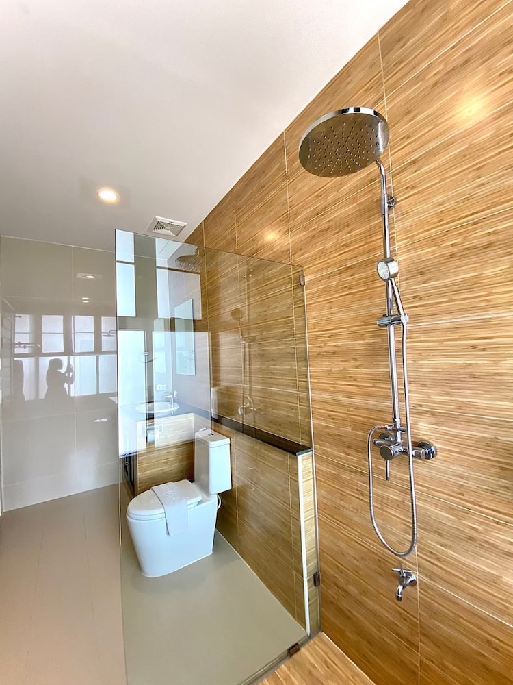 Luxury Suite - Photo 11