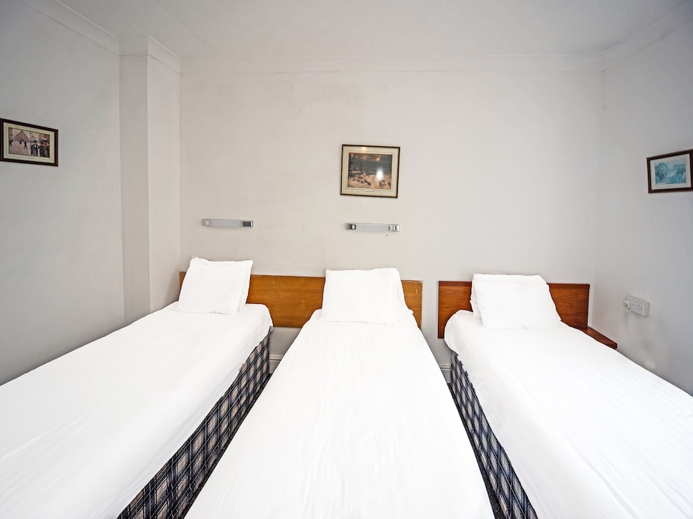 Standard Triple Room, Multiple Beds photo 3