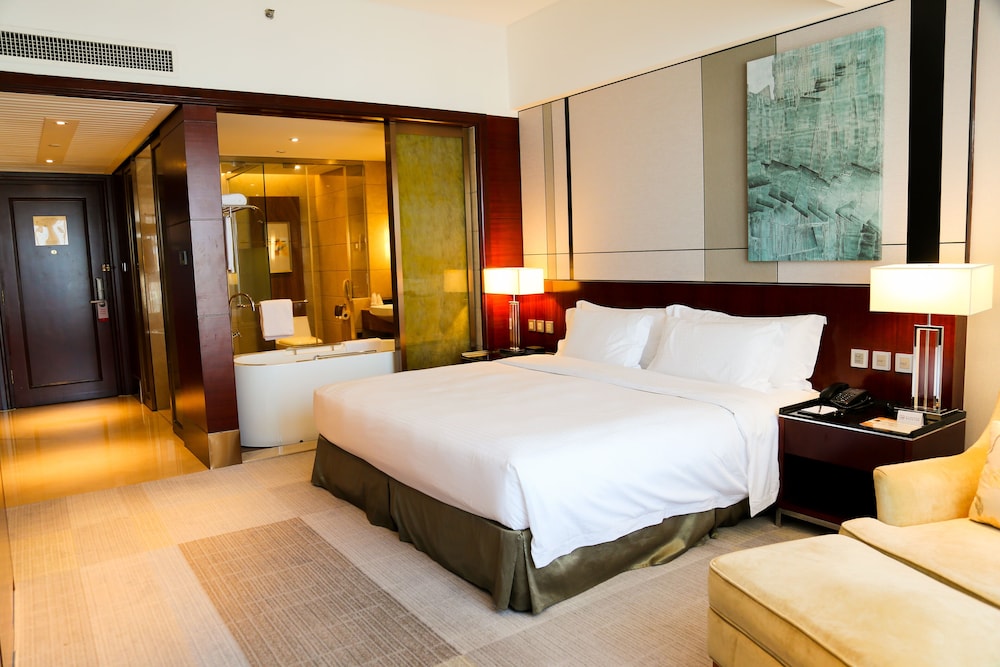 Superior King Room, Smoking (1 King Bed) - Photo 6
