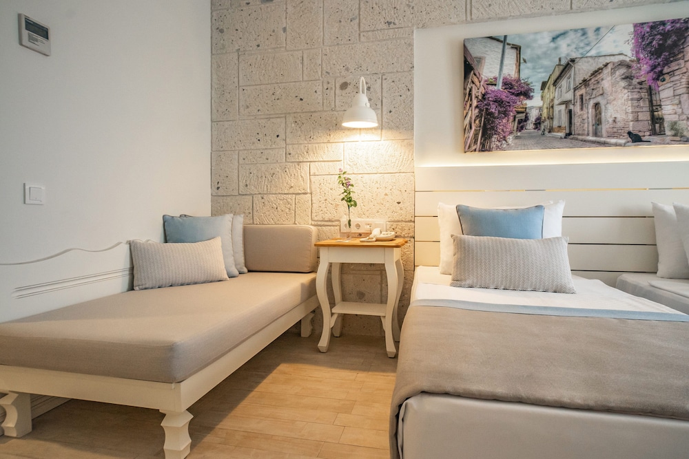 Sofa Club Room