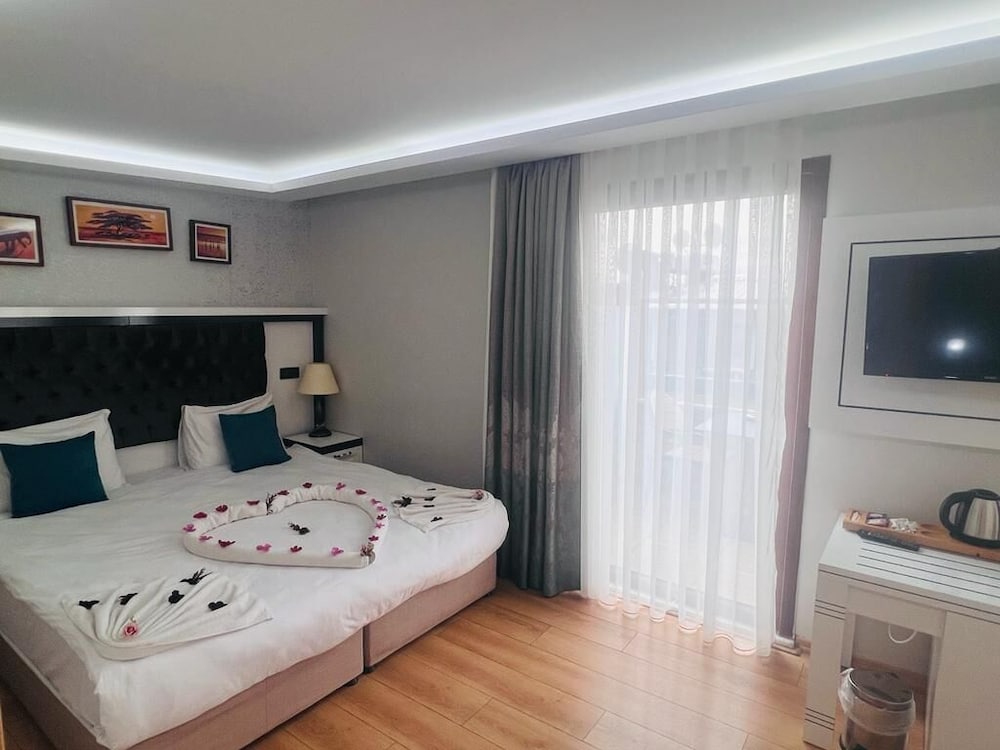 Deluxe Double Room, 1 King Bed, Balcony, Sea View photo 1