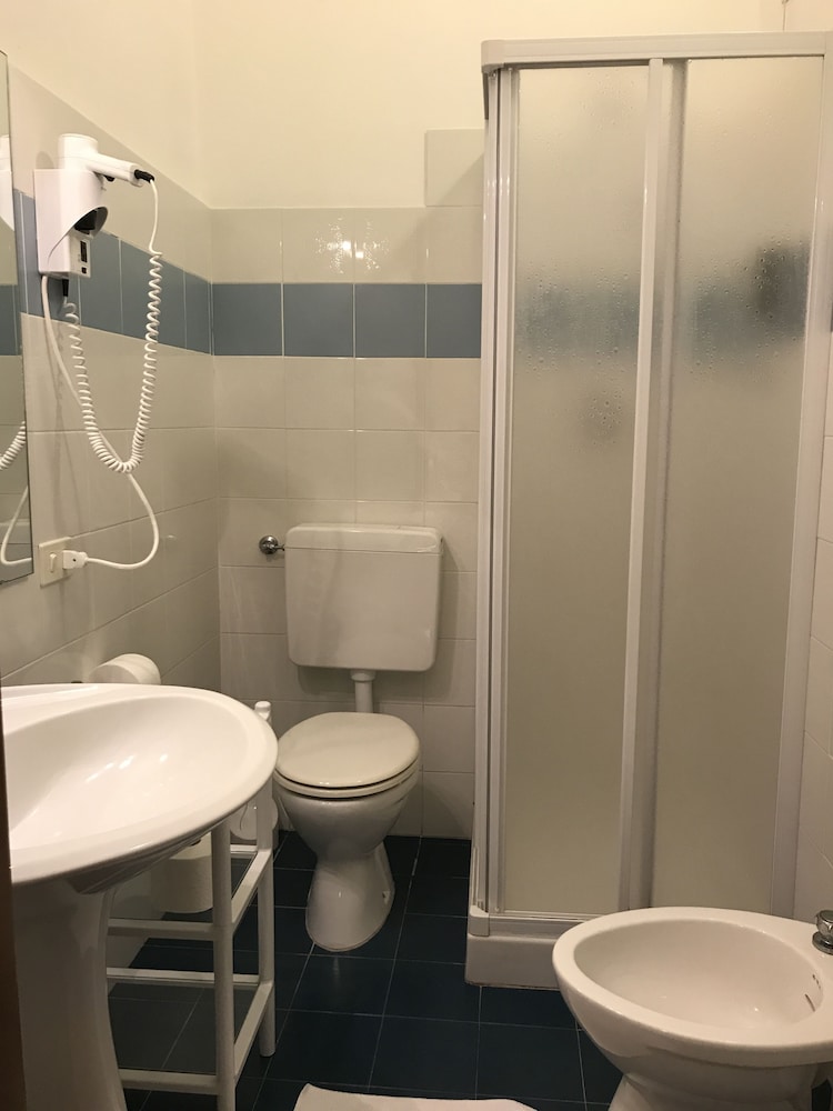 Economy Double or Twin Room - Photo 4