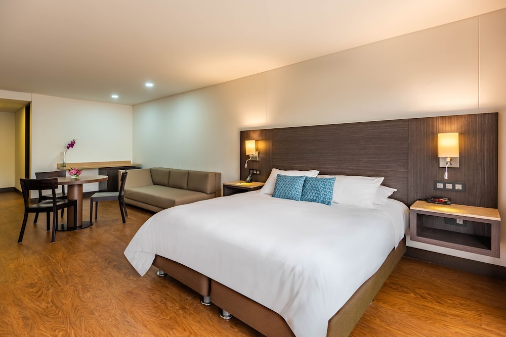 Business Studio Suite - Photo 1