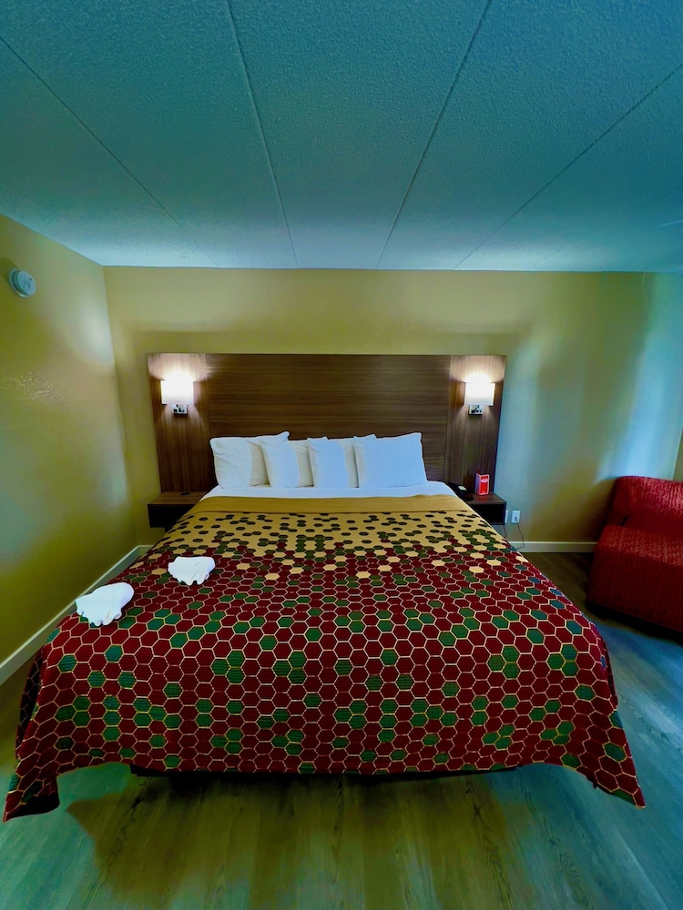 Standard Room, 1 King Bed, Non Smoking - Photo 4