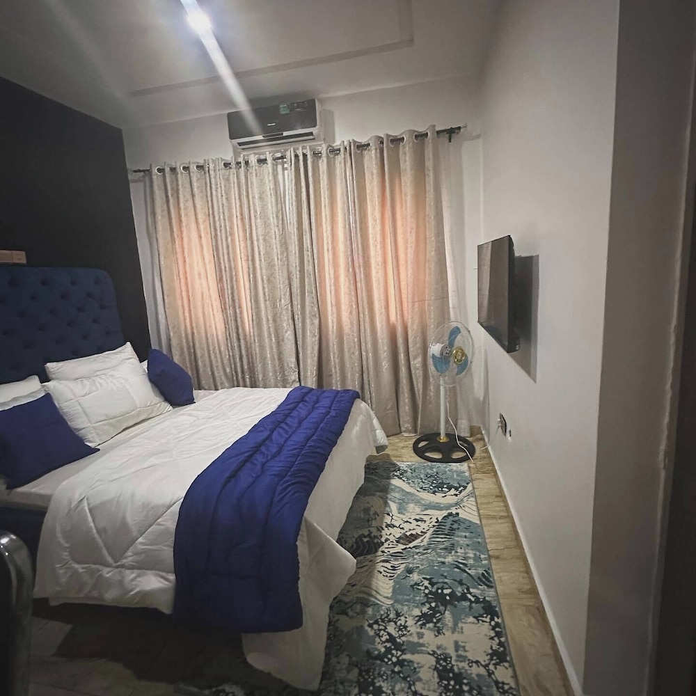 Comfort Room, Balcony, City View