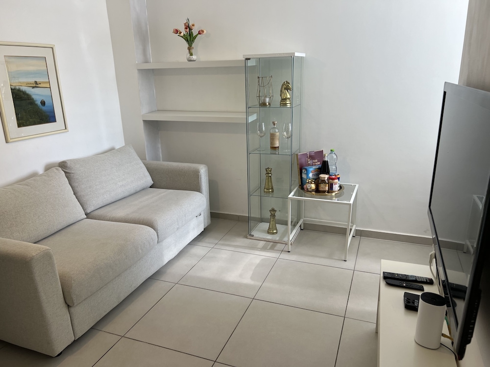 Junior Suite, 1 Bedroom, Kitchenette, Partial Sea View photo 2
