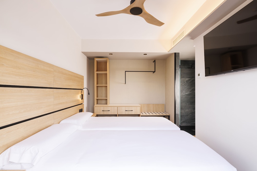 Standard Triple Room (2 adults and 1 child)