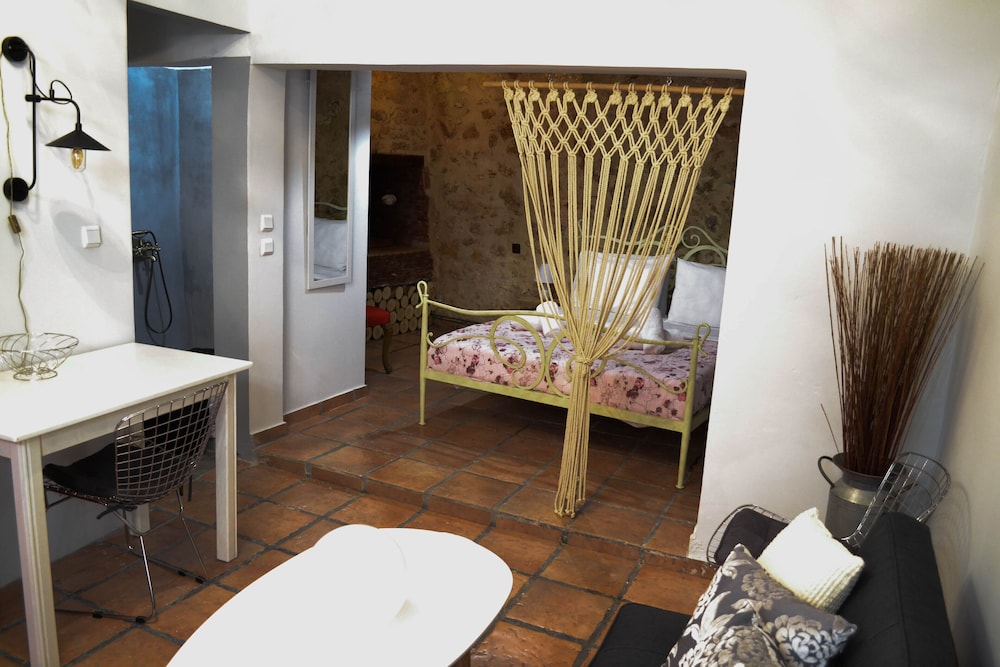 Studio, Ground Floor - Photo 13