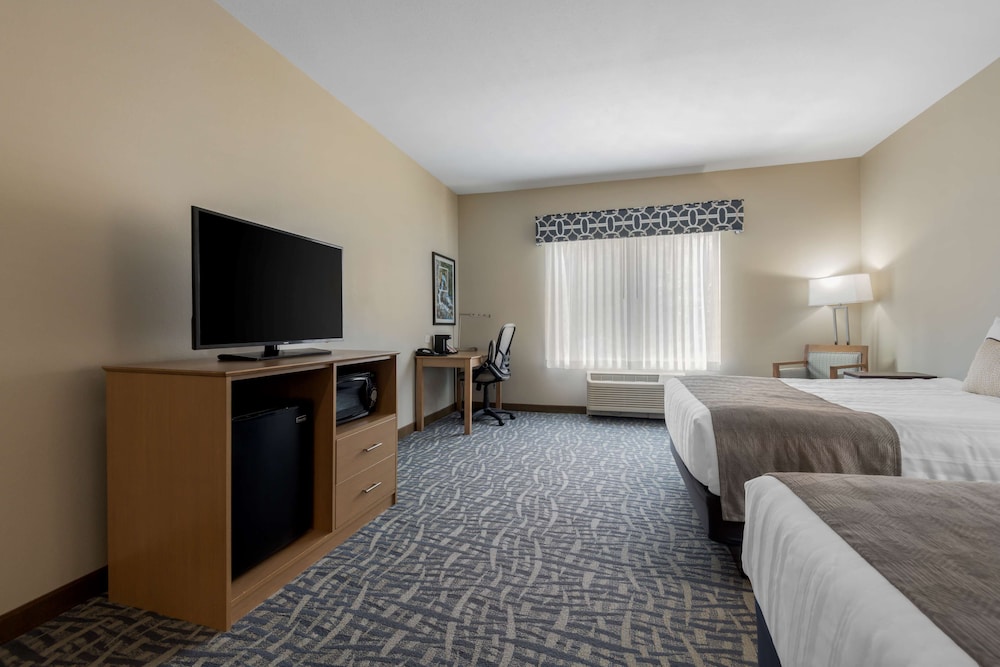 Standard Room, 2 Queen Beds, Non Smoking, Refrigerator & Microwave - Photo 1