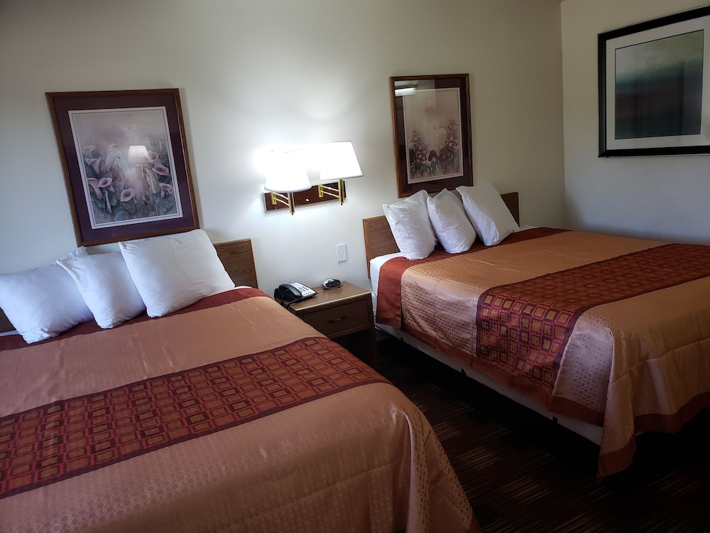 Room, 2 Queen Beds, Non Smoking - Photo 4