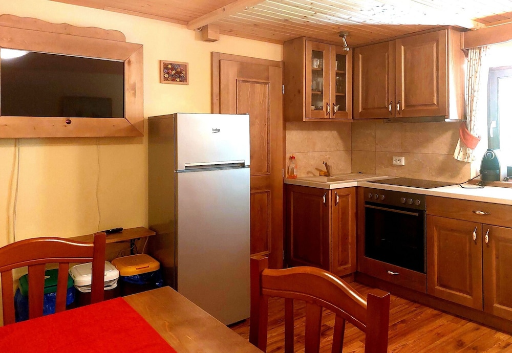 Family Apartment, Multiple Beds, Garden Area (Alpine Apt Melanija Private Ski Area) photo 2