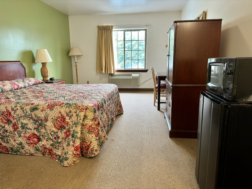 Room, 1 King Bed, Non Smoking - Photo 15