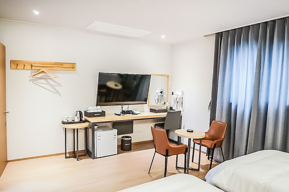 Deluxe Twin Room (Old Building) photo 3