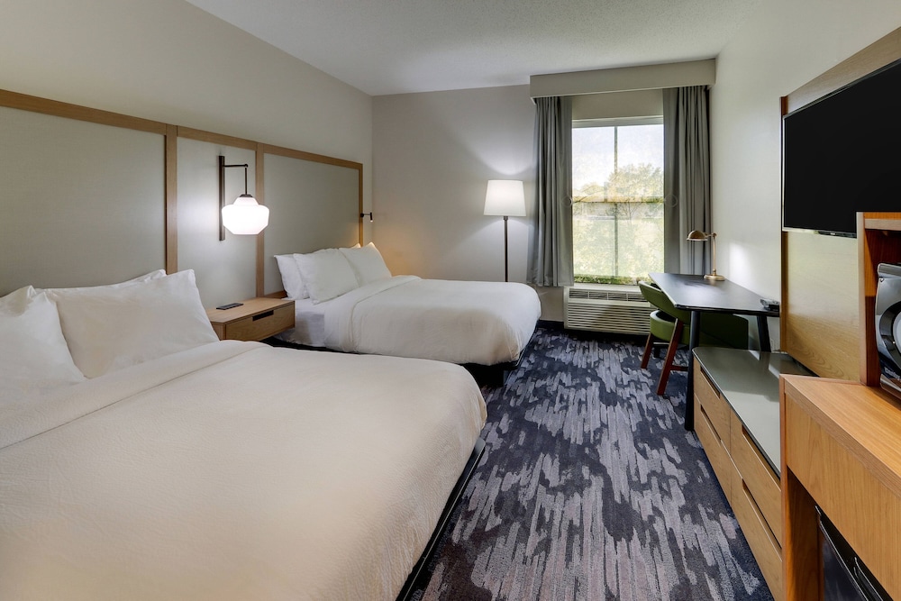 Room, 2 Queen Beds - Photo 4