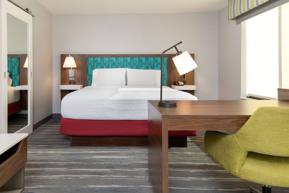 Studio, 1 King Bed, Accessible (Roll-In Shower) - Photo 1