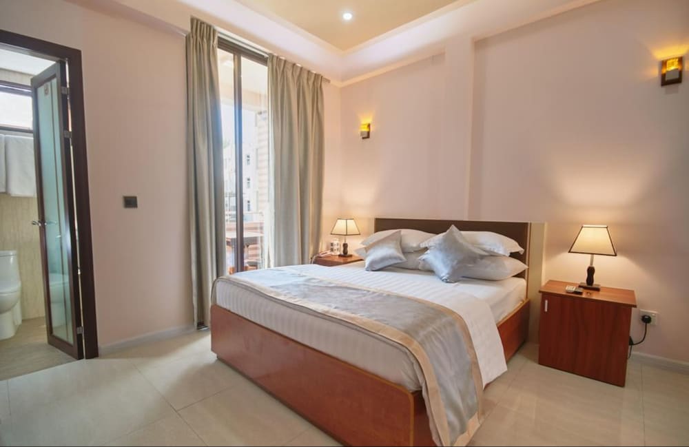 Deluxe Room + Free Airport Transfer