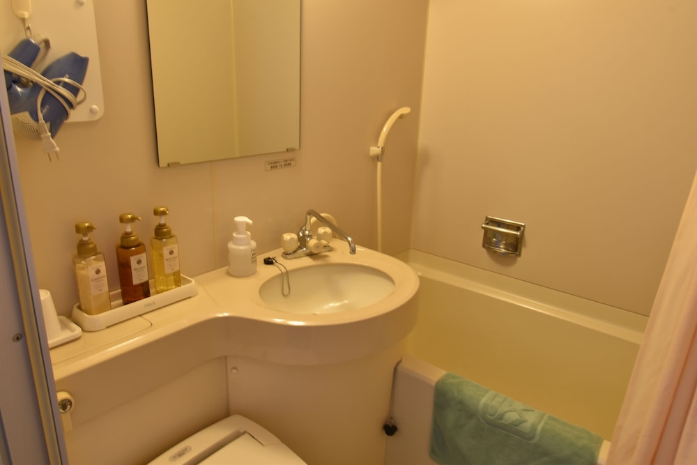 Standard Twin room, 2 Single Beds, Non Smoking - Photo 8