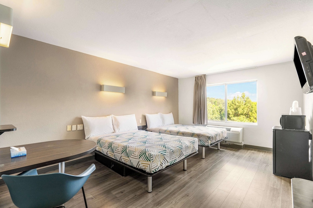 Standard Room, 2 Double Beds, Smoking - Photo 2