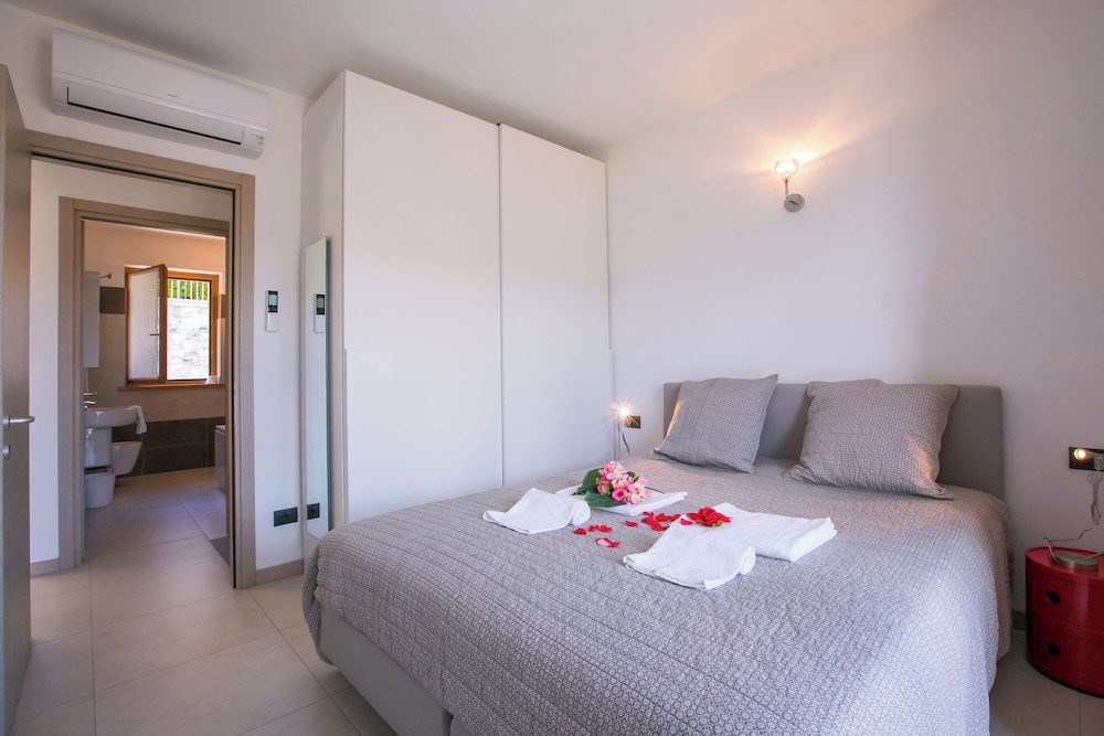 Family Townhome, Multiple Bedrooms, 2 Bathrooms, Mountainside (Villetta Arisia)