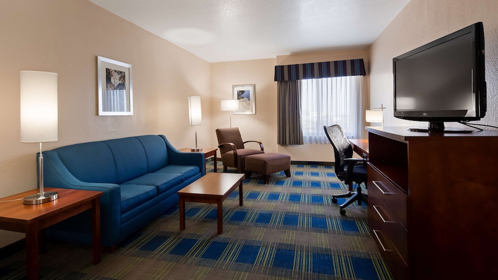 Suite, 1 King Bed, Non Smoking, Jetted Tub (with Sofabed) - Photo 1