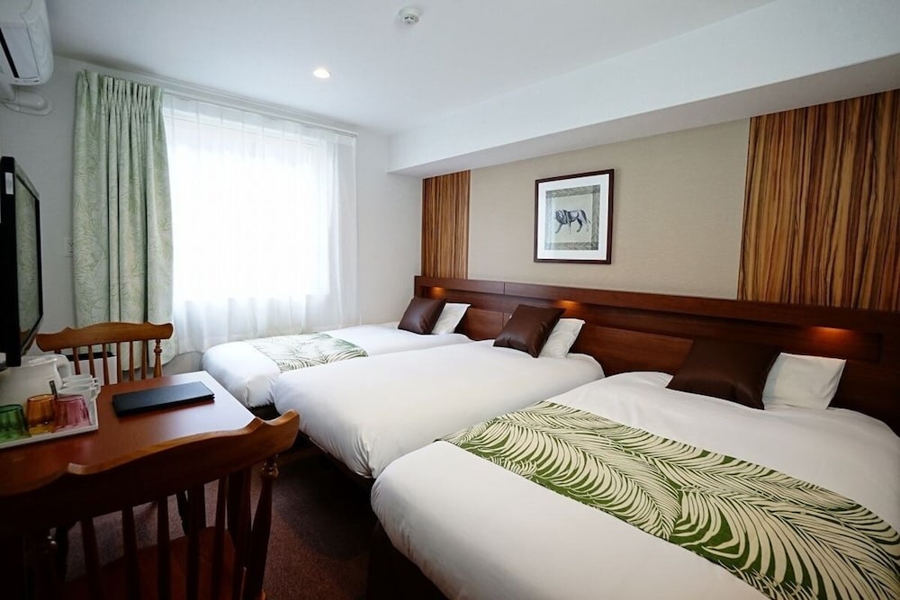 Moderate Triple Room, Non Smoking photo 3