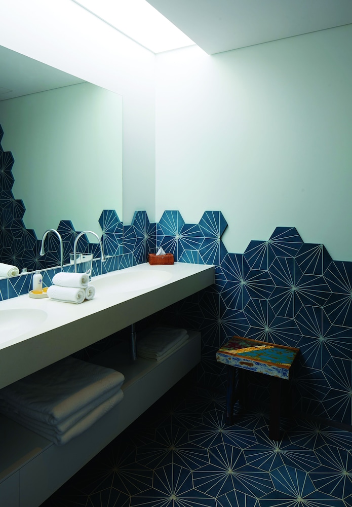 Suite, Partial Ocean View photo 2