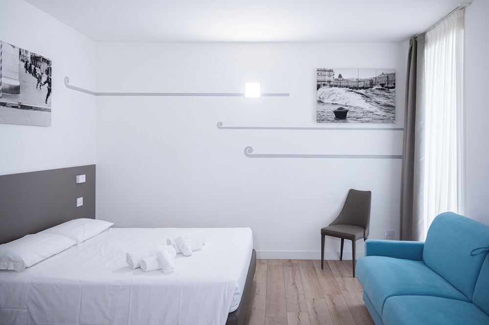 Family Studio, 1 King Bed with Sofa bed, Kitchen, City View