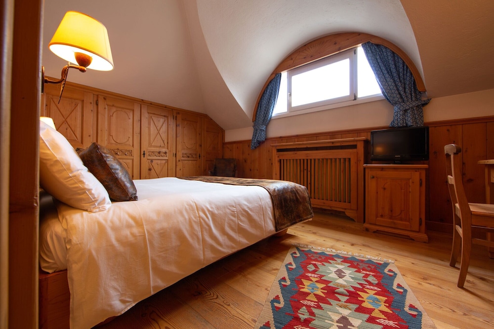 Double or Twin Room - Photo 2