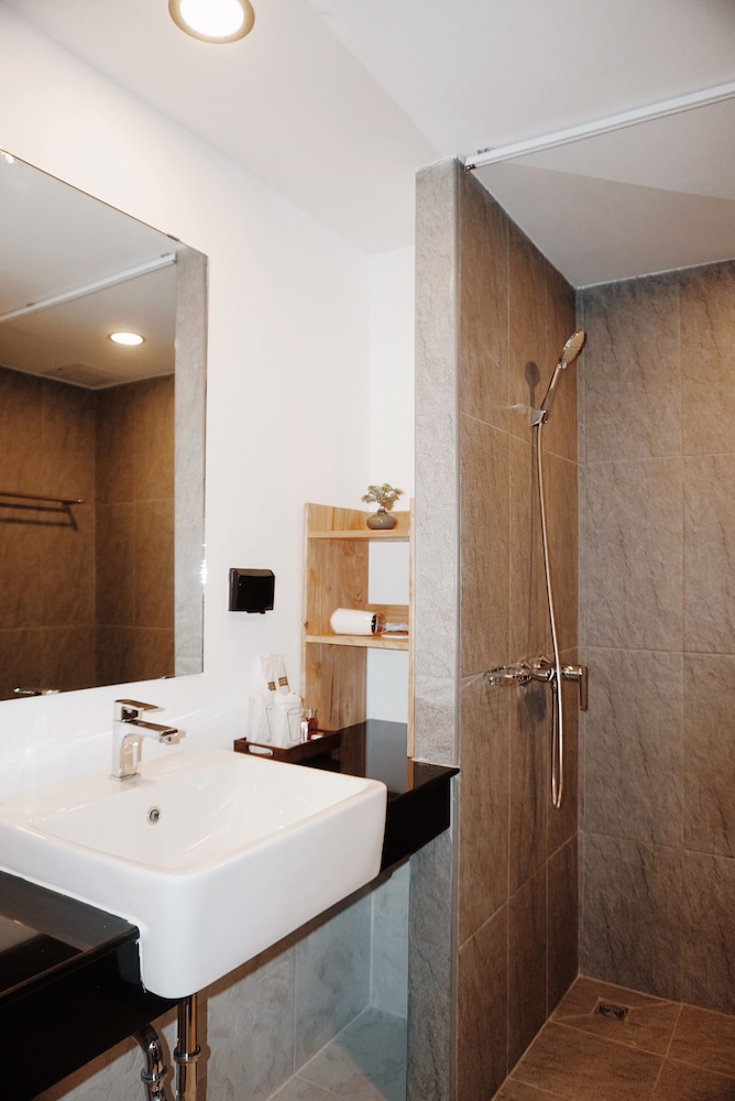 Standard Double Room - Photo 10