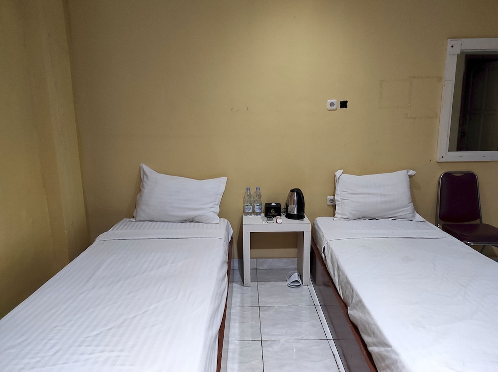 Standard Twin Room - Photo 6