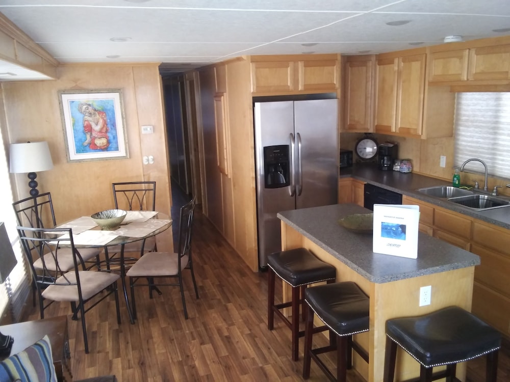 Calypso: Luxury Bungalow, 3 Bedrooms, Full top Balcony, Marina View photo 2