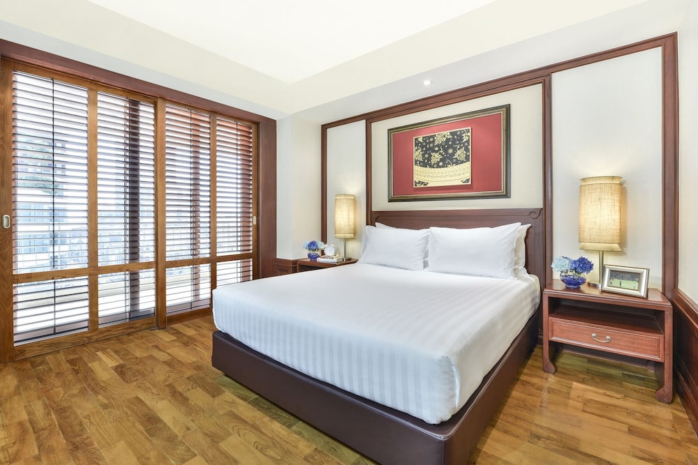 2 Bedroom Grand King and Queen Bed photo 3
