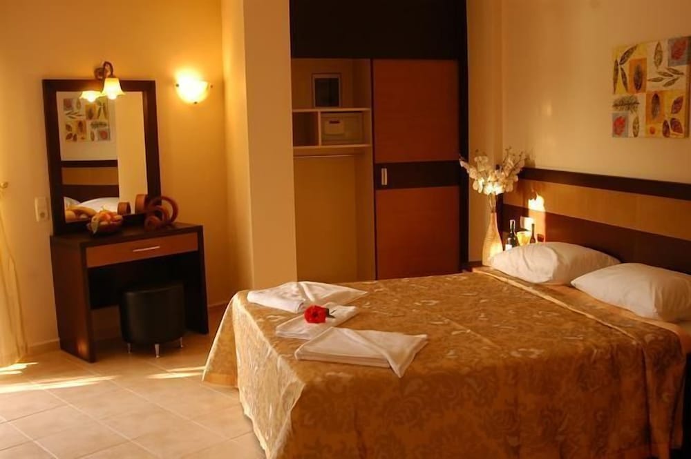 Suite - Photo 1