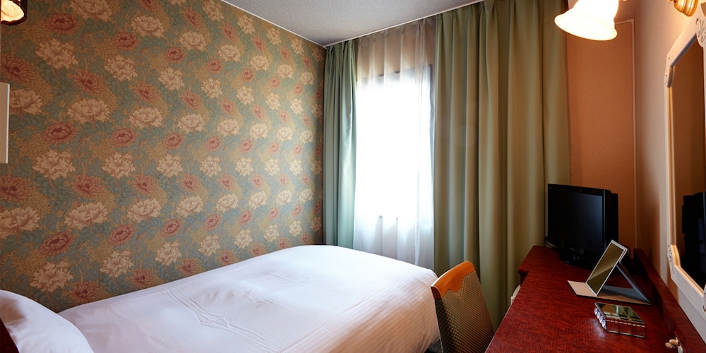 Single Room, Non Smoking - Photo 16