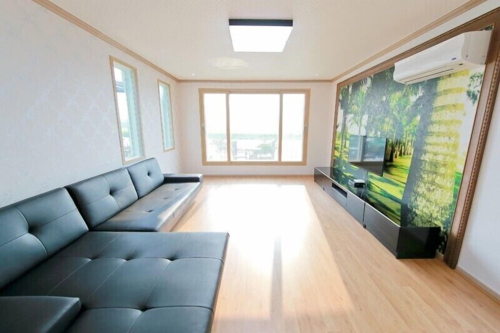House (4) - Photo 12