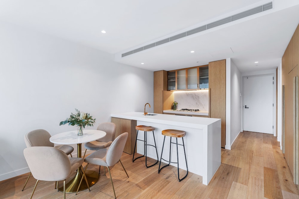 2 Bedroom 1 Bathroom Apartment - Photo 9