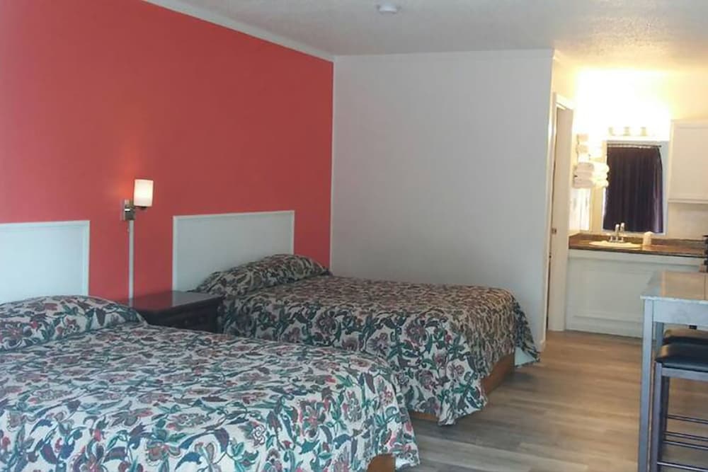 Design Room, 2 Double Beds, Kitchenette, Ground Floor photo 1